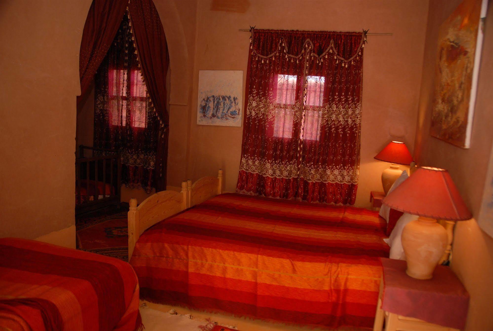 Kasbah Du Peintre Panzió Ajt Benhaddu Kültér fotó