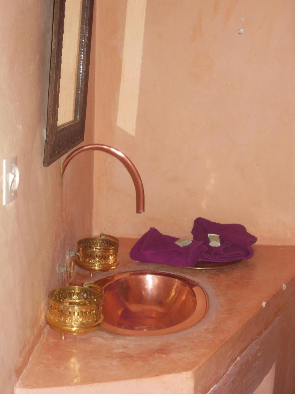 Kasbah Du Peintre Panzió Ajt Benhaddu Kültér fotó